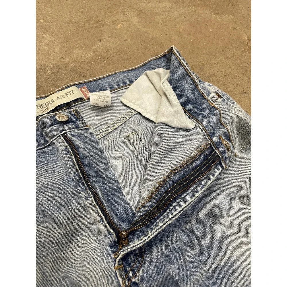 Levis 505 Jeans Mens 36x30 Light Wash Blue Regular Fit‎ Straight Leg Zip Fly